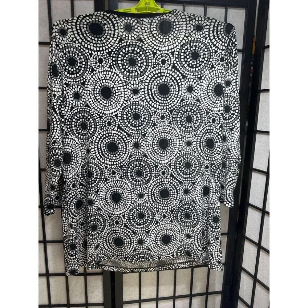 Lane Bryant Top Womens 18/20 Black White Geometric Buckle 3/4 Sleeve Blouse - Picture 5 of 5